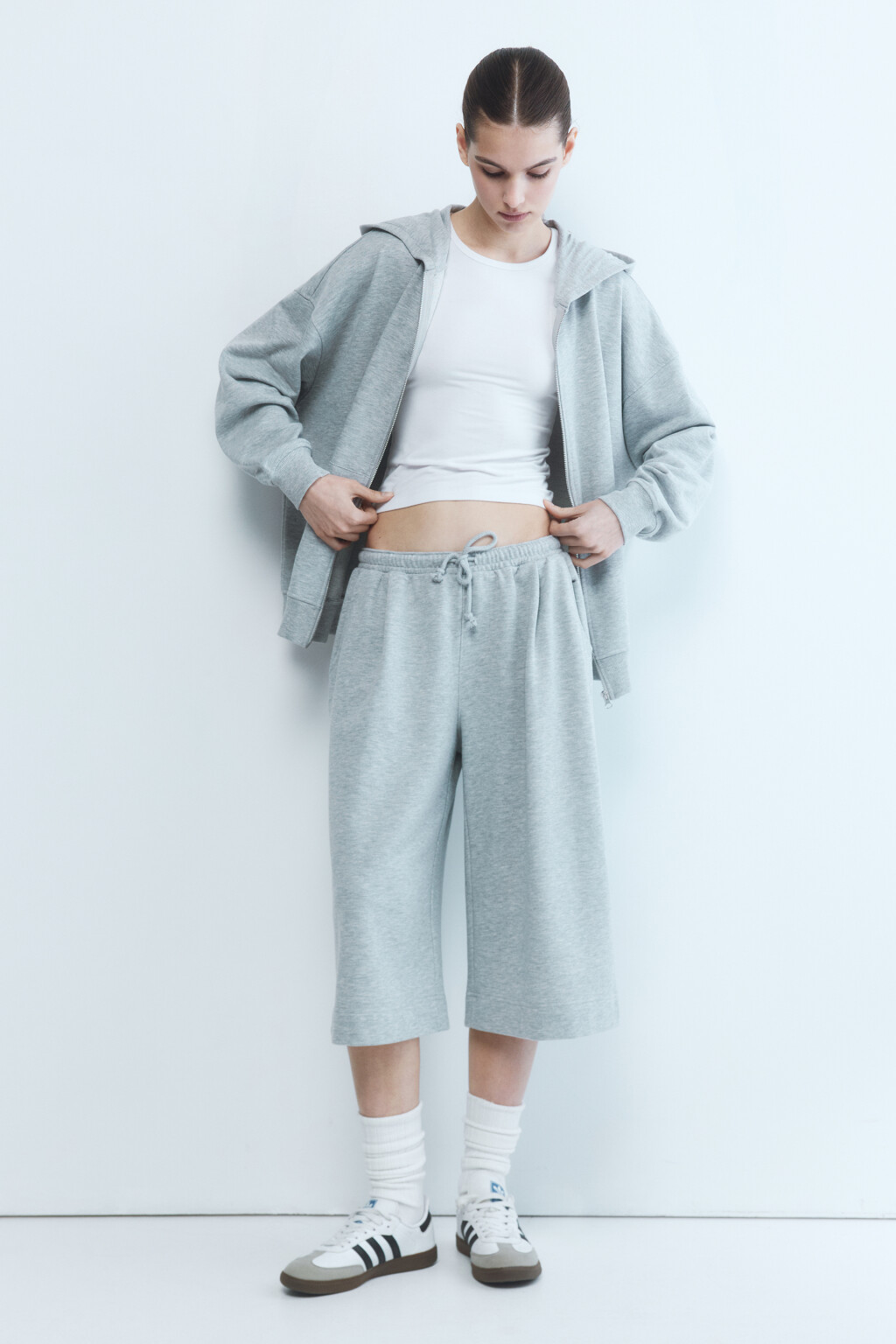 Шорты-бриджи трикотажные с поясом на завязках - цвет серый - 5