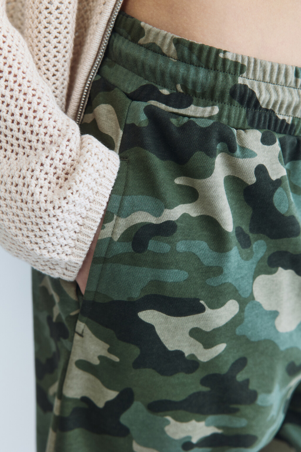 Шорты-бриджи трикотажные с принтом - цвет зеленый - 7