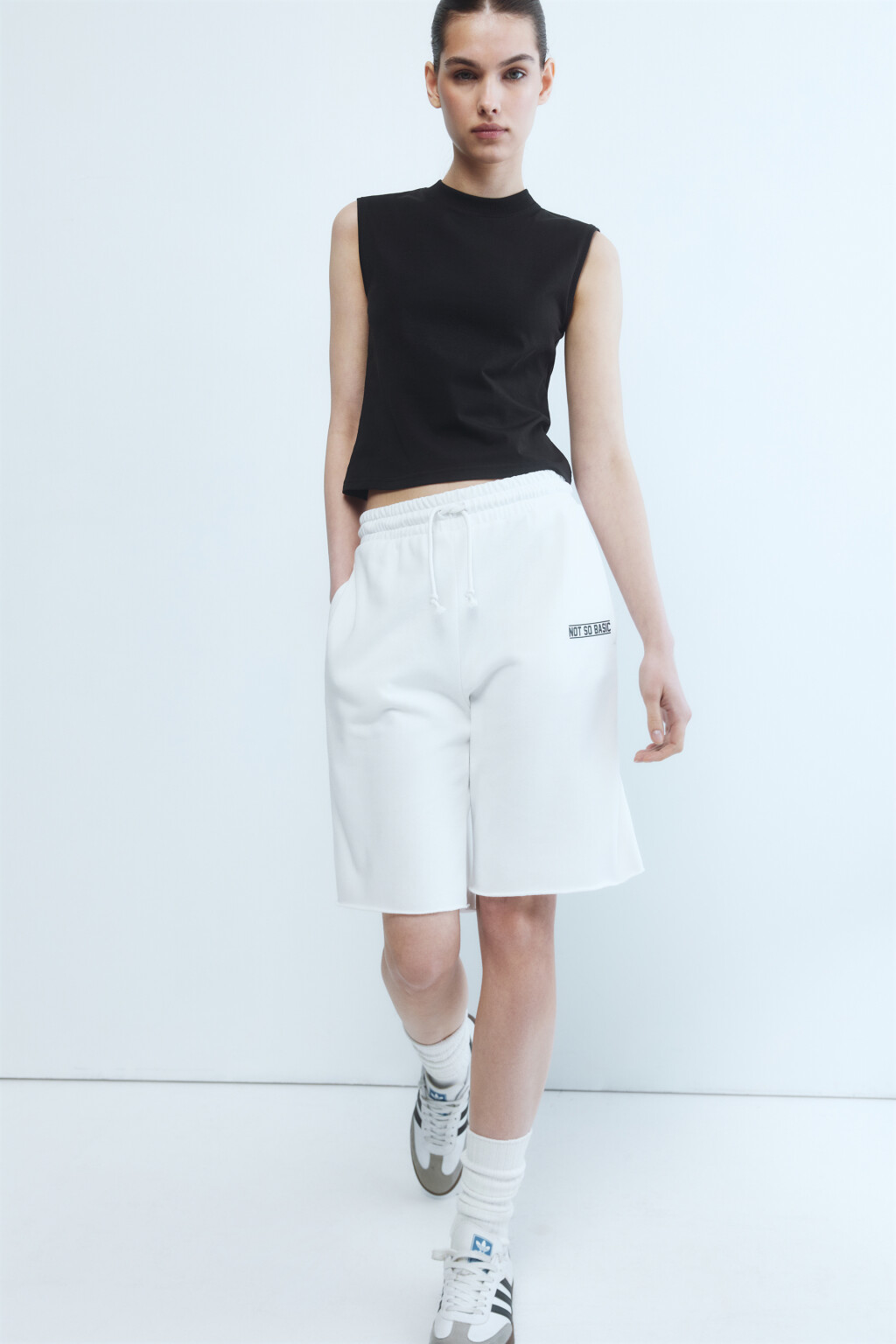 Шорты-бриджи трикотажные с принтом - цвет молочный - 1