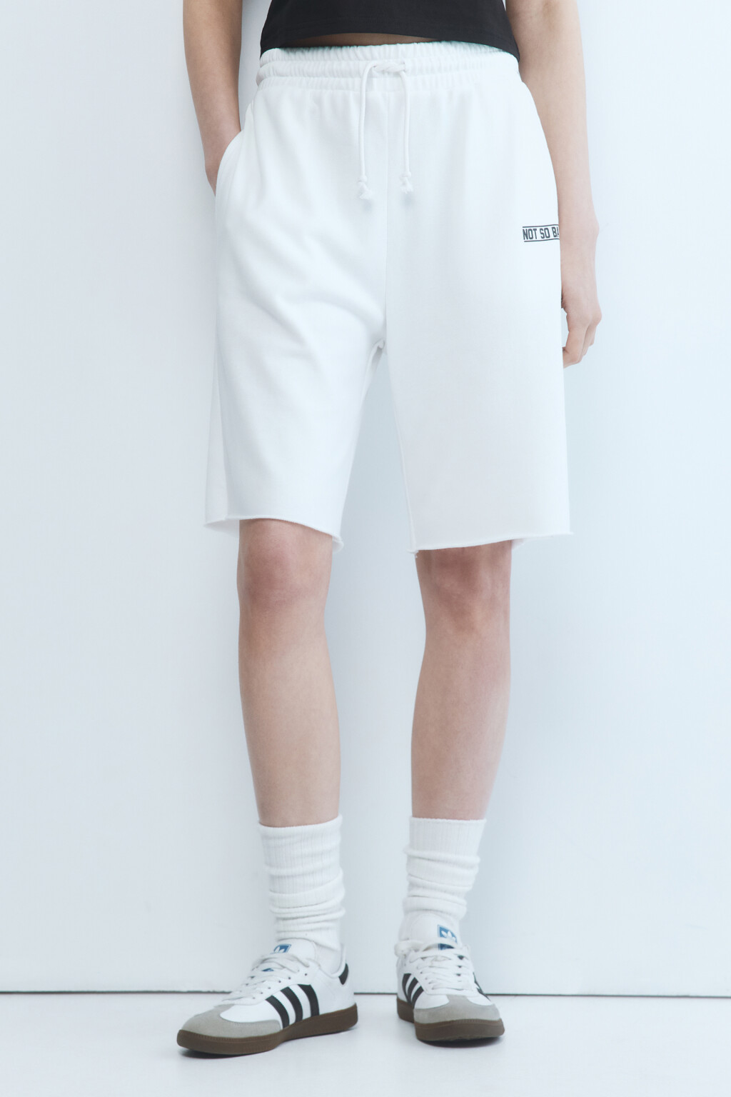 Шорты-бриджи трикотажные с принтом - цвет молочный - 2