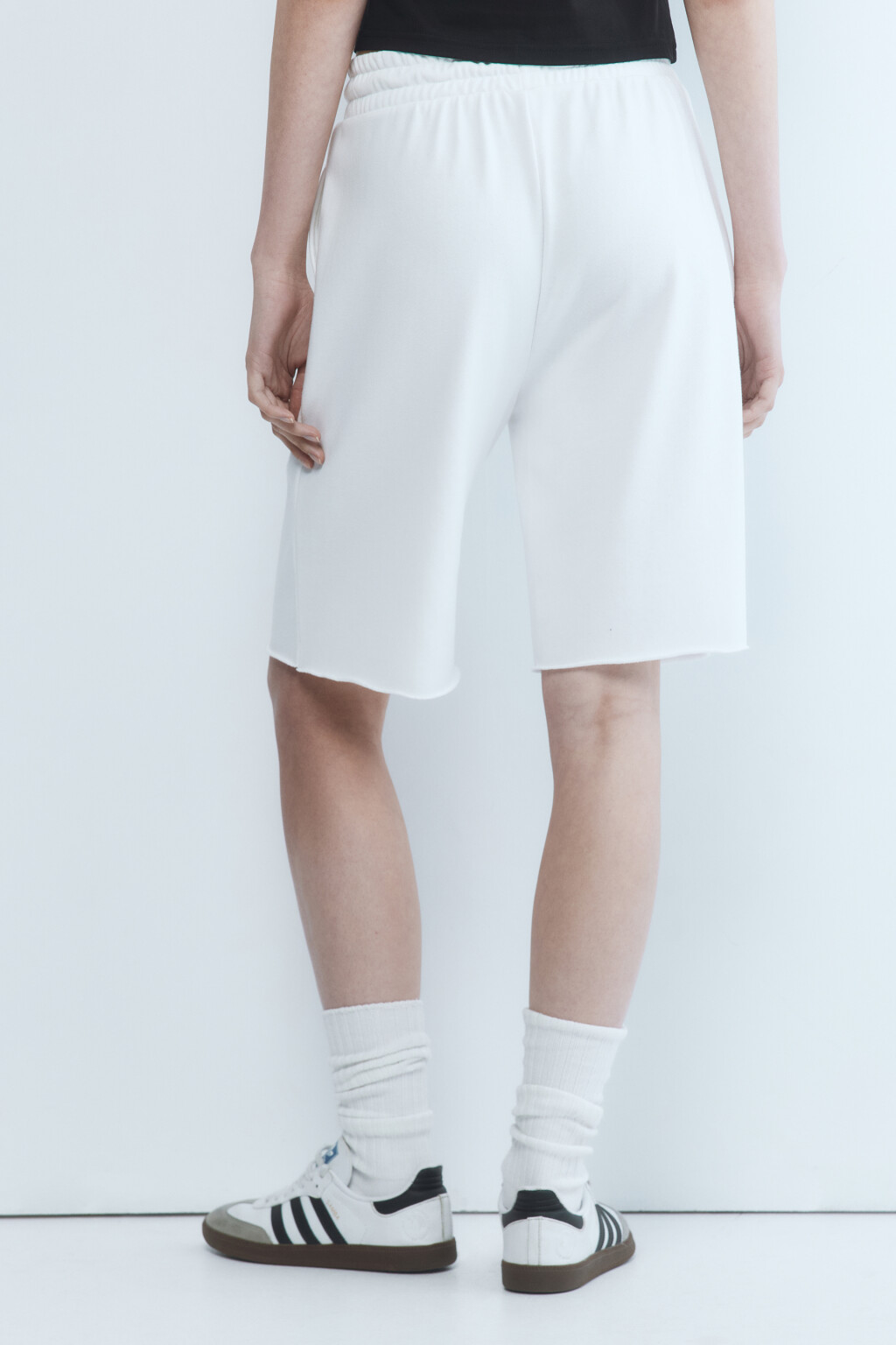 Шорты-бриджи трикотажные с принтом - цвет молочный - 4