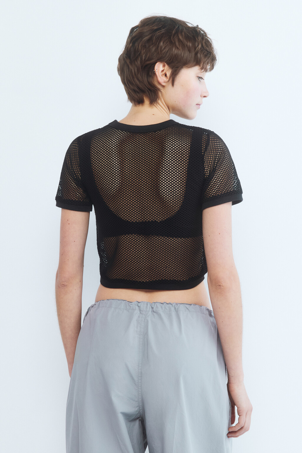 Футболка укороченная из сетки - цвет черный - 4