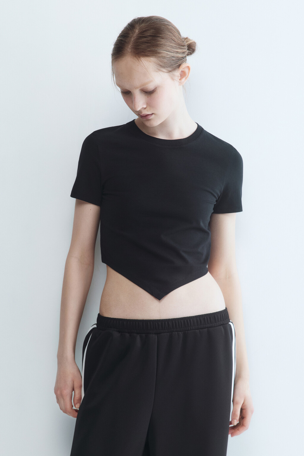 Футболка облегающая с фигурным низом - цвет черный - 2