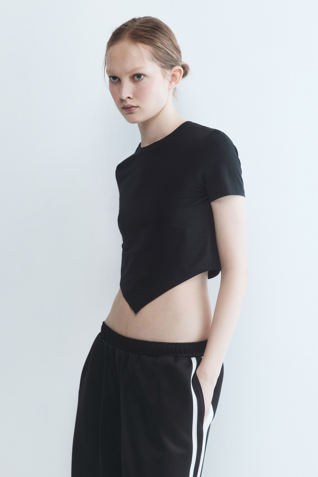 Футболка облегающая с фигурным низом - цвет черный - 3