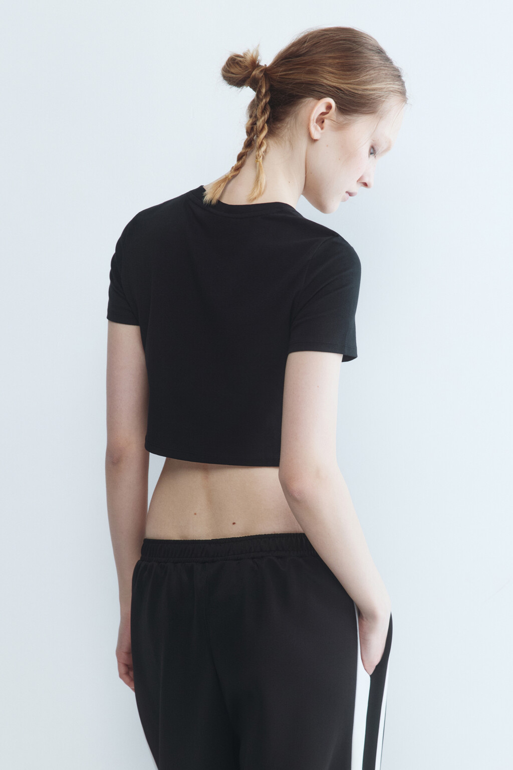 Футболка облегающая с фигурным низом - цвет черный - 4