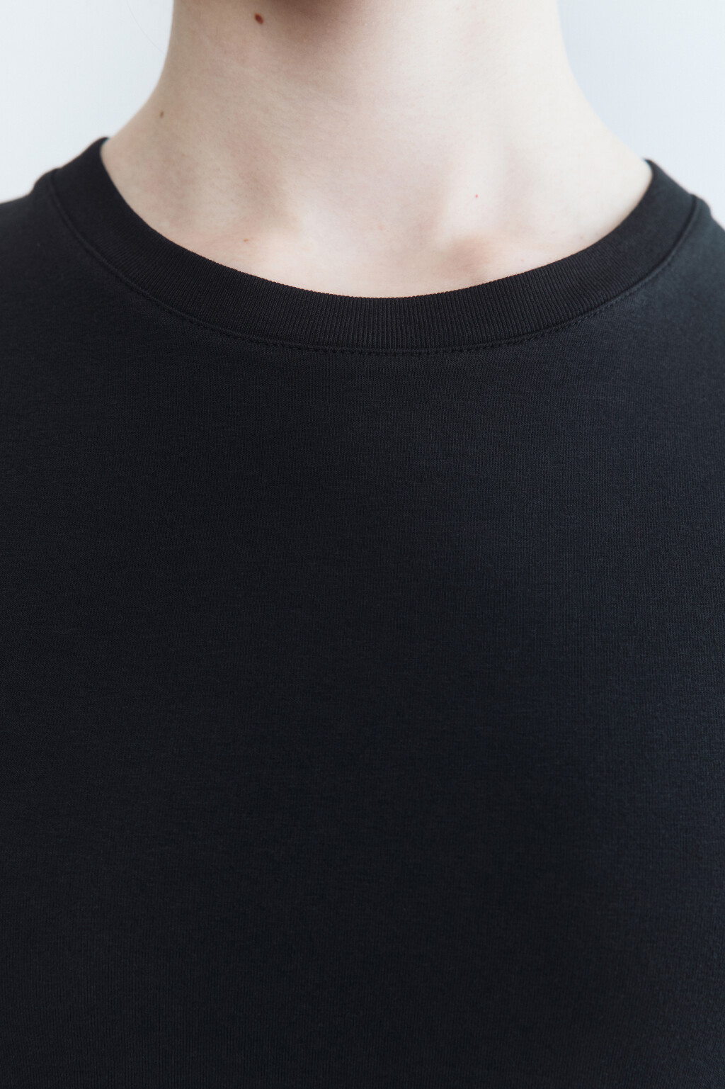 Футболка облегающая с фигурным низом - цвет черный - 6