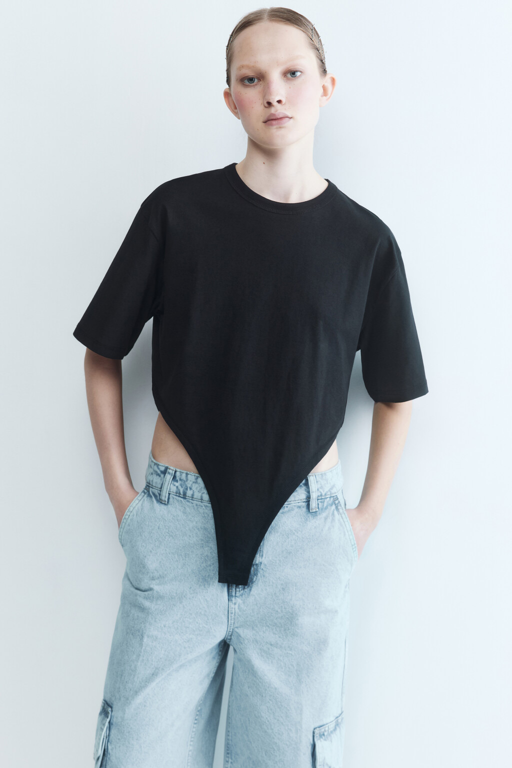 Топ-футболка с удлиненным низом - цвет черный - 1