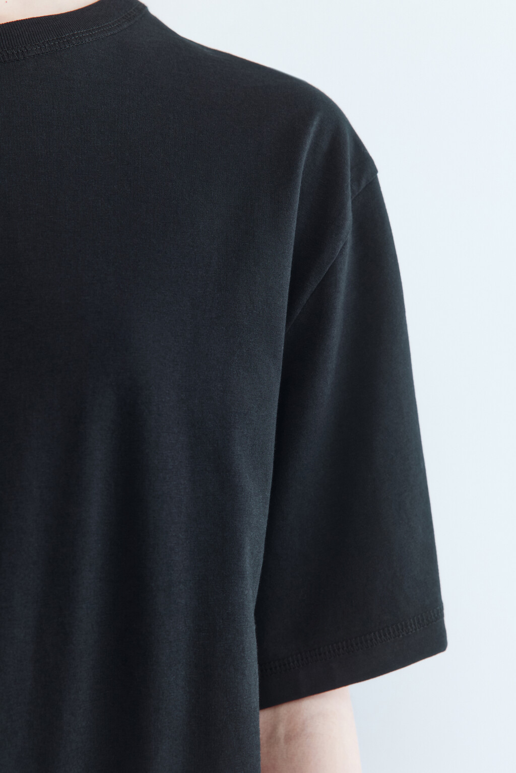 Топ-футболка с удлиненным низом - цвет черный - 7