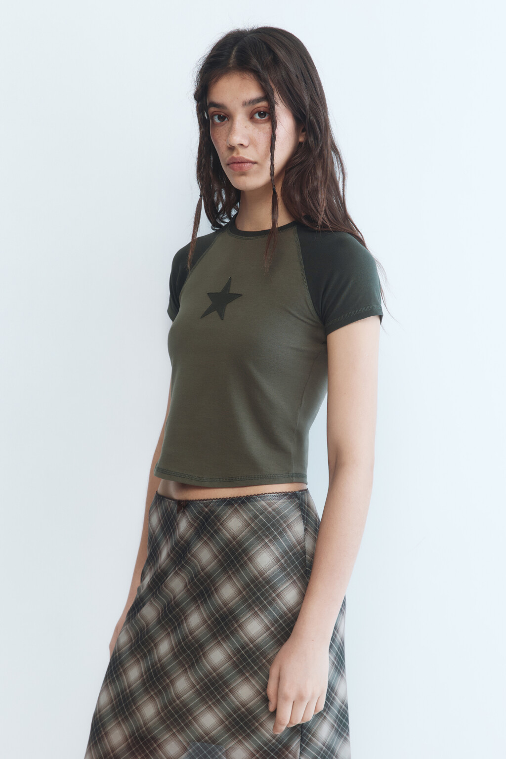 Футболка-топ с вышивкой на груди - цвет зеленый - 3