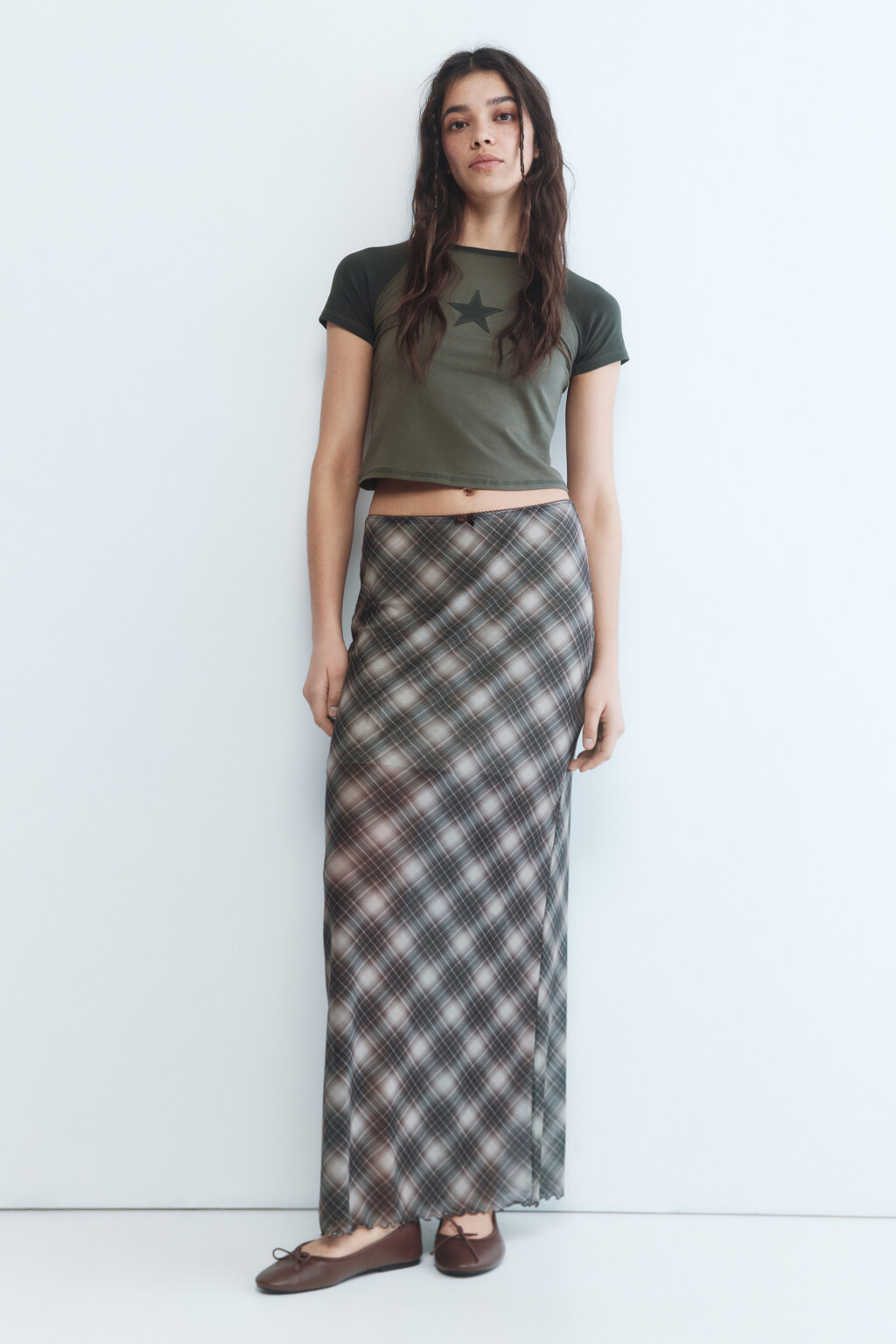 Футболка-топ с вышивкой на груди - цвет зеленый - 5