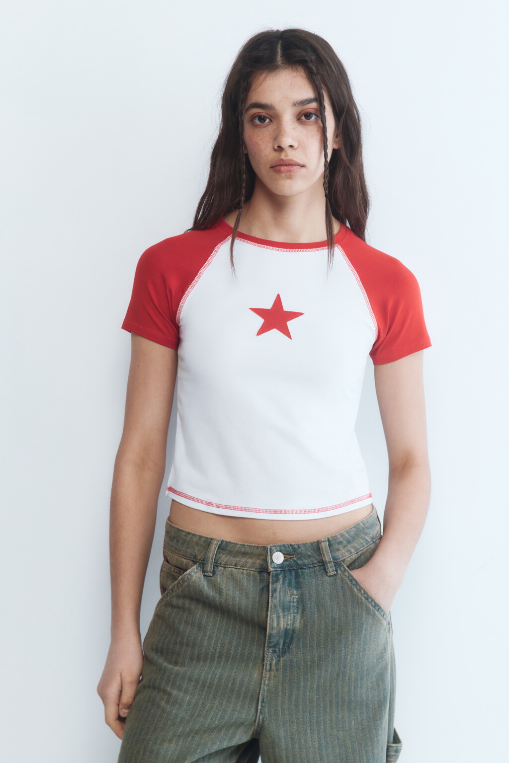 Футболка-топ с вышивкой на груди - цвет красный - 2