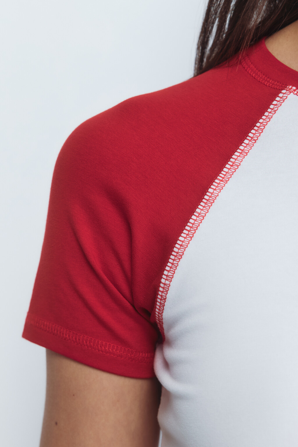 Футболка-топ с вышивкой на груди - цвет красный - 7