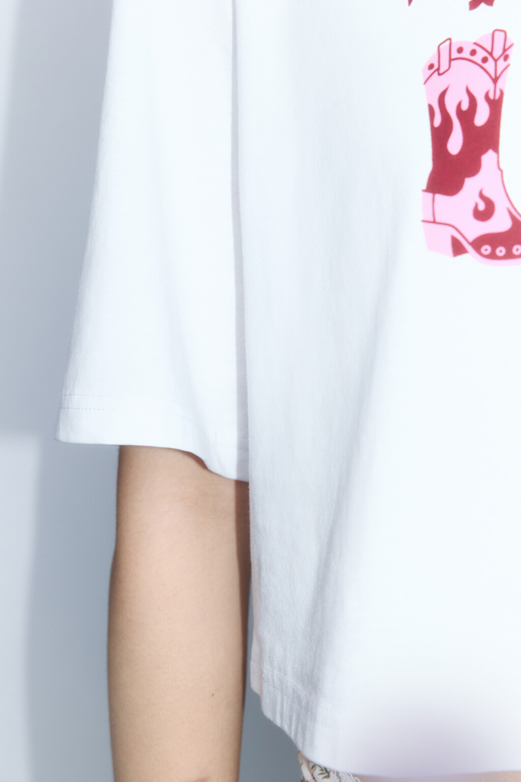Футболка укороченная с принтом - цвет белый - 7