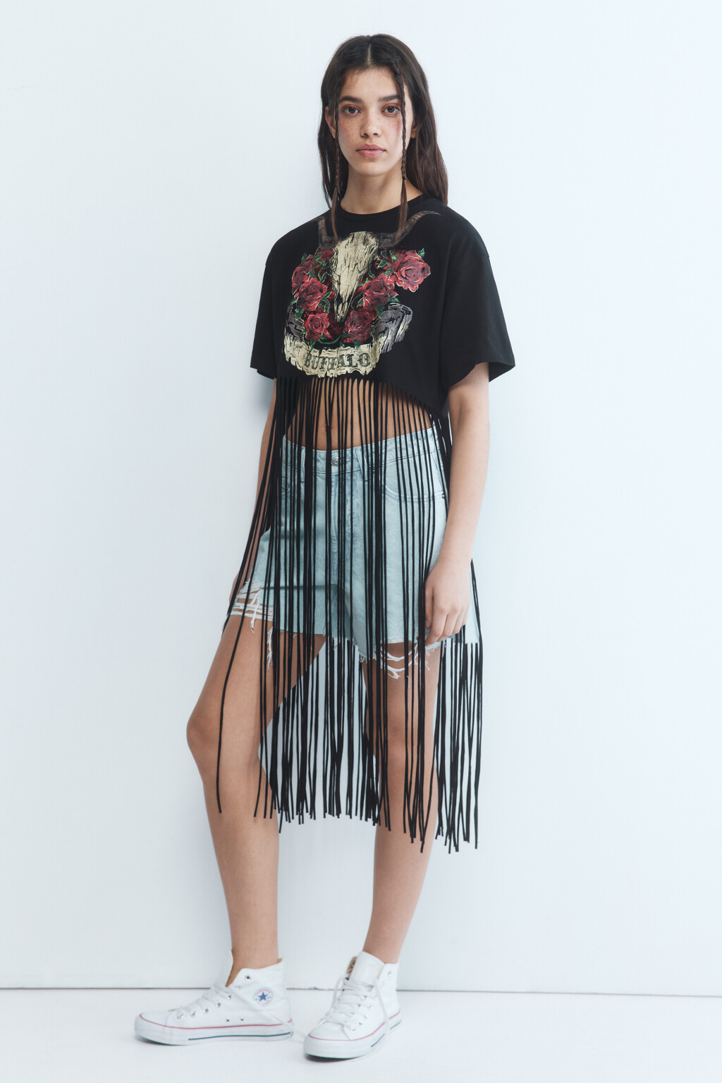 Футболка укороченная с длинной бахромой - цвет черный - 3