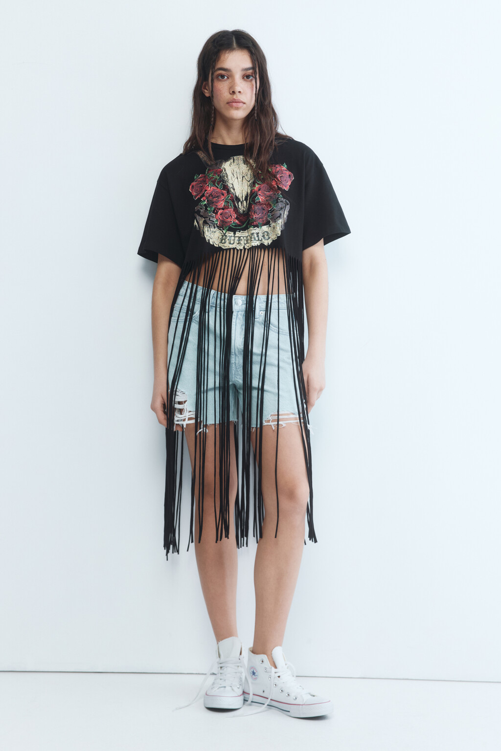 Футболка укороченная с длинной бахромой - цвет черный - 5