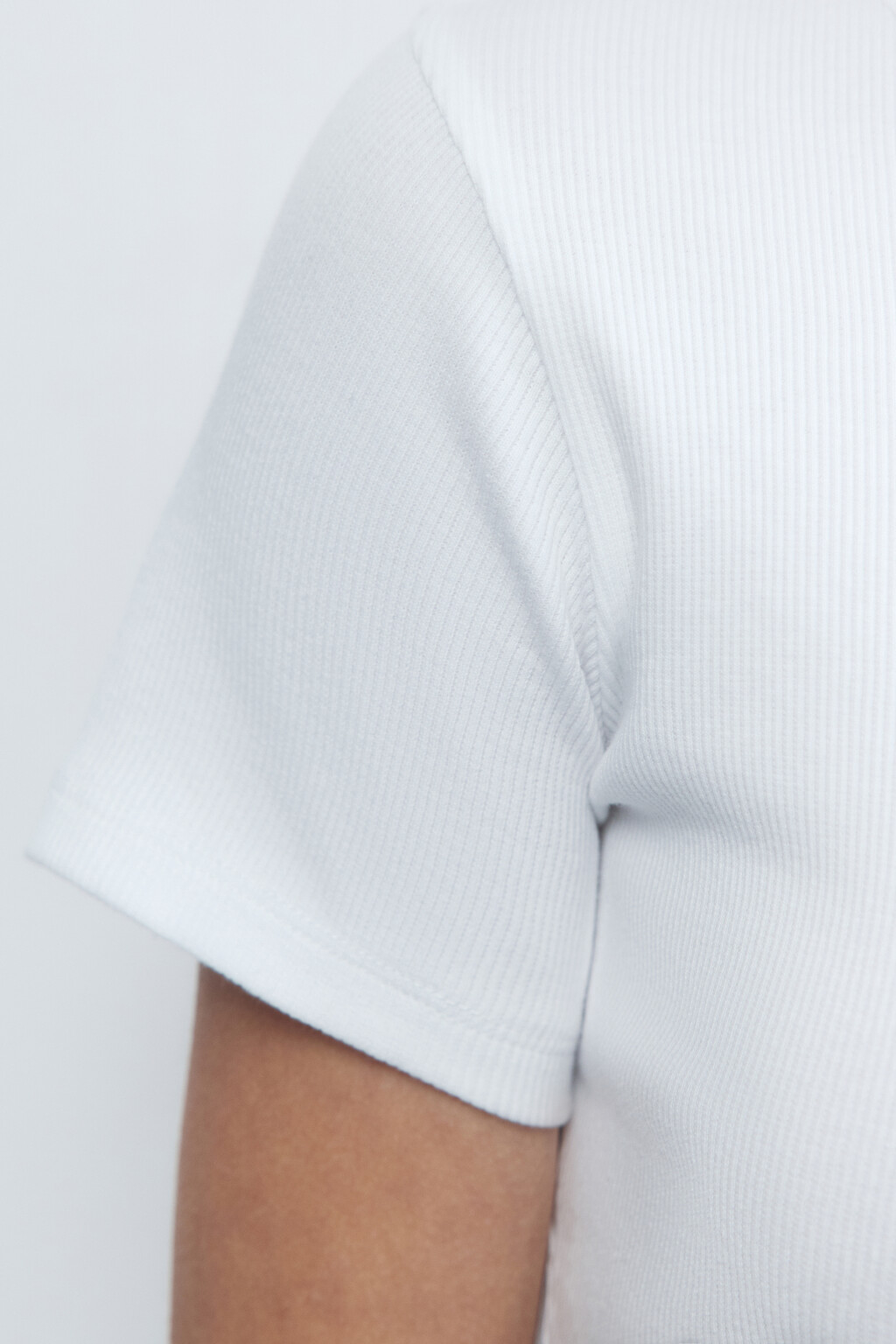 Футболка-топ облегающая в рубчик - цвет белый - 7