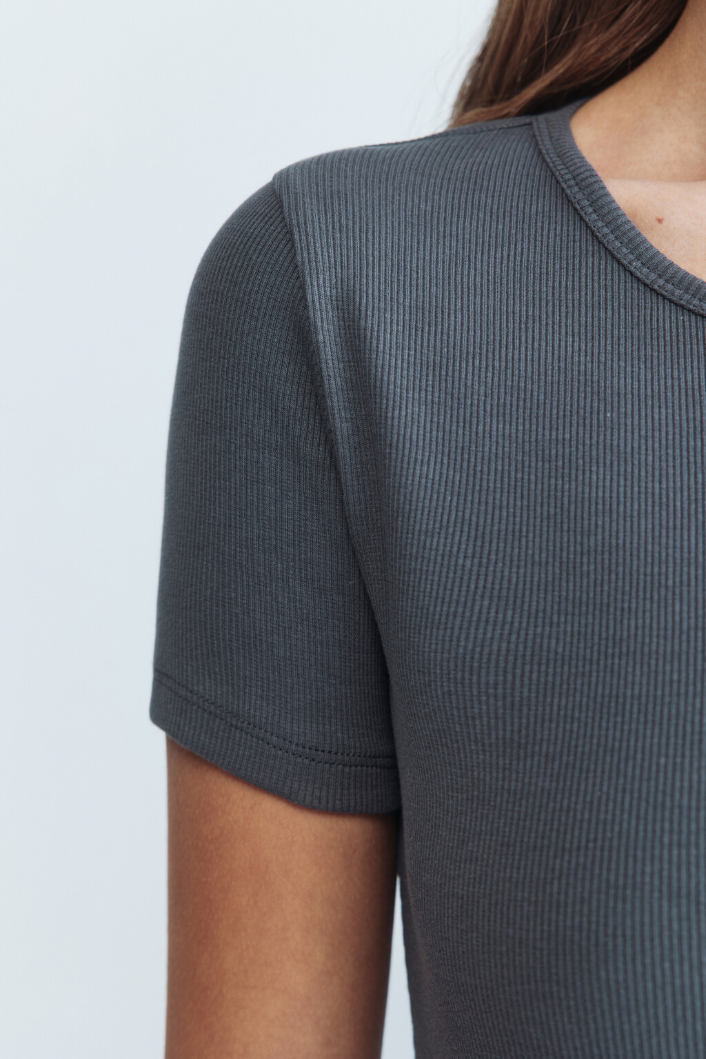 Футболка-топ облегающая в рубчик - цвет серый - 7