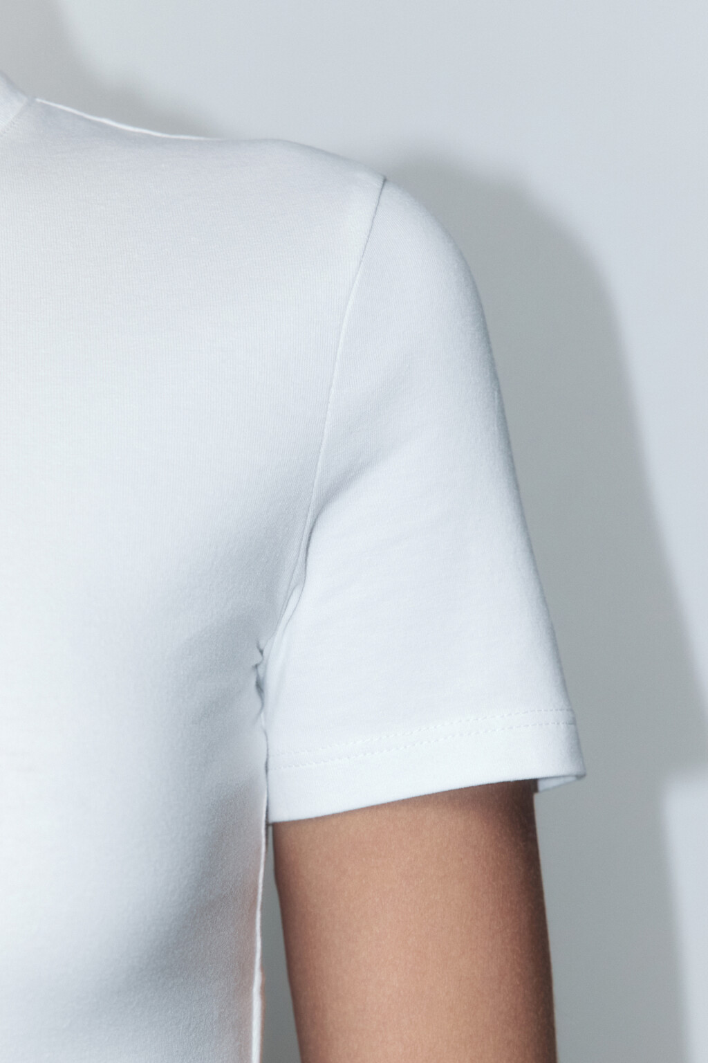 Футболка-топ облегающая с принтом - цвет белый - 7