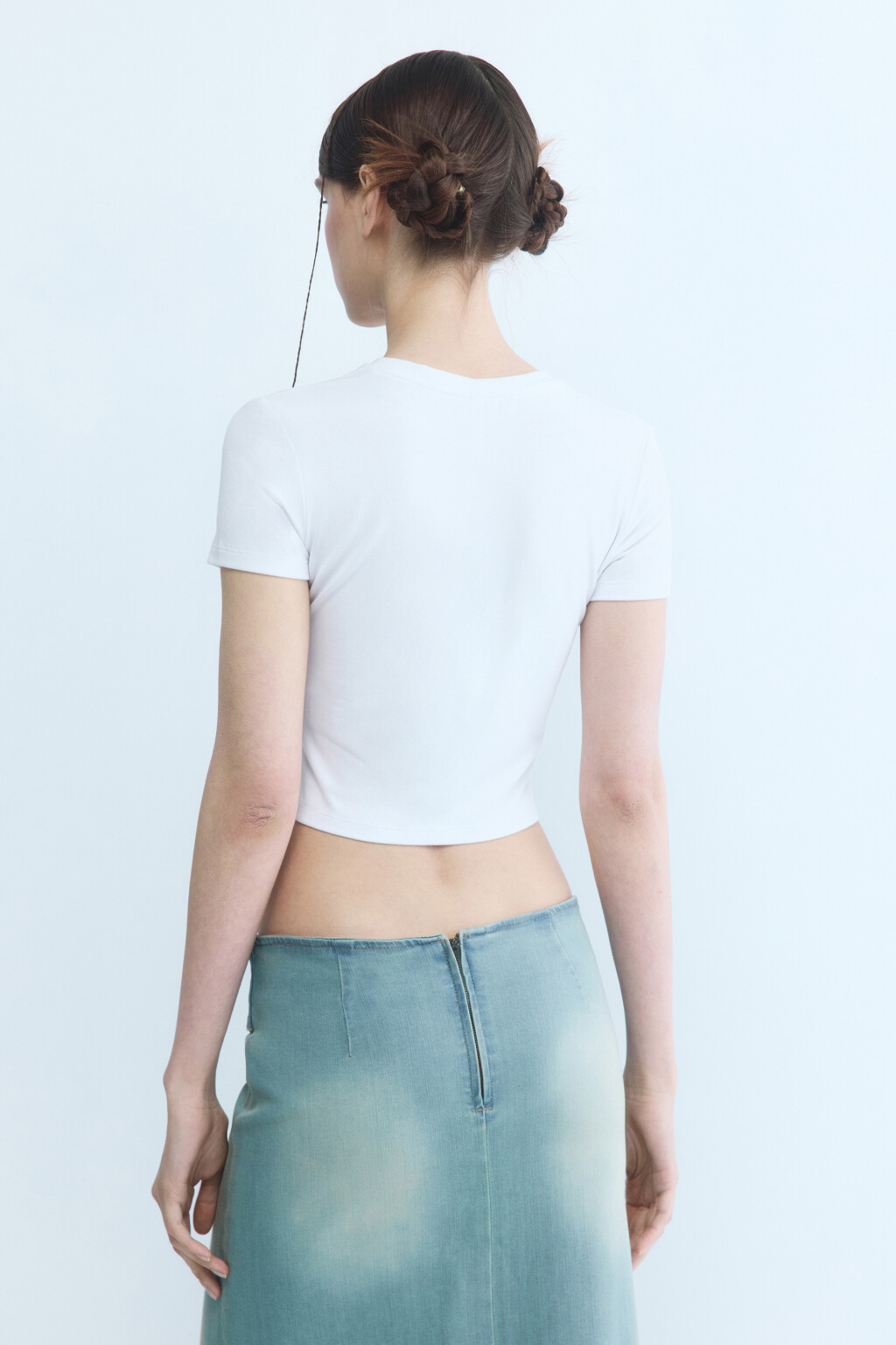 Футболка-топ вискозная со стразами - цвет белый - 4