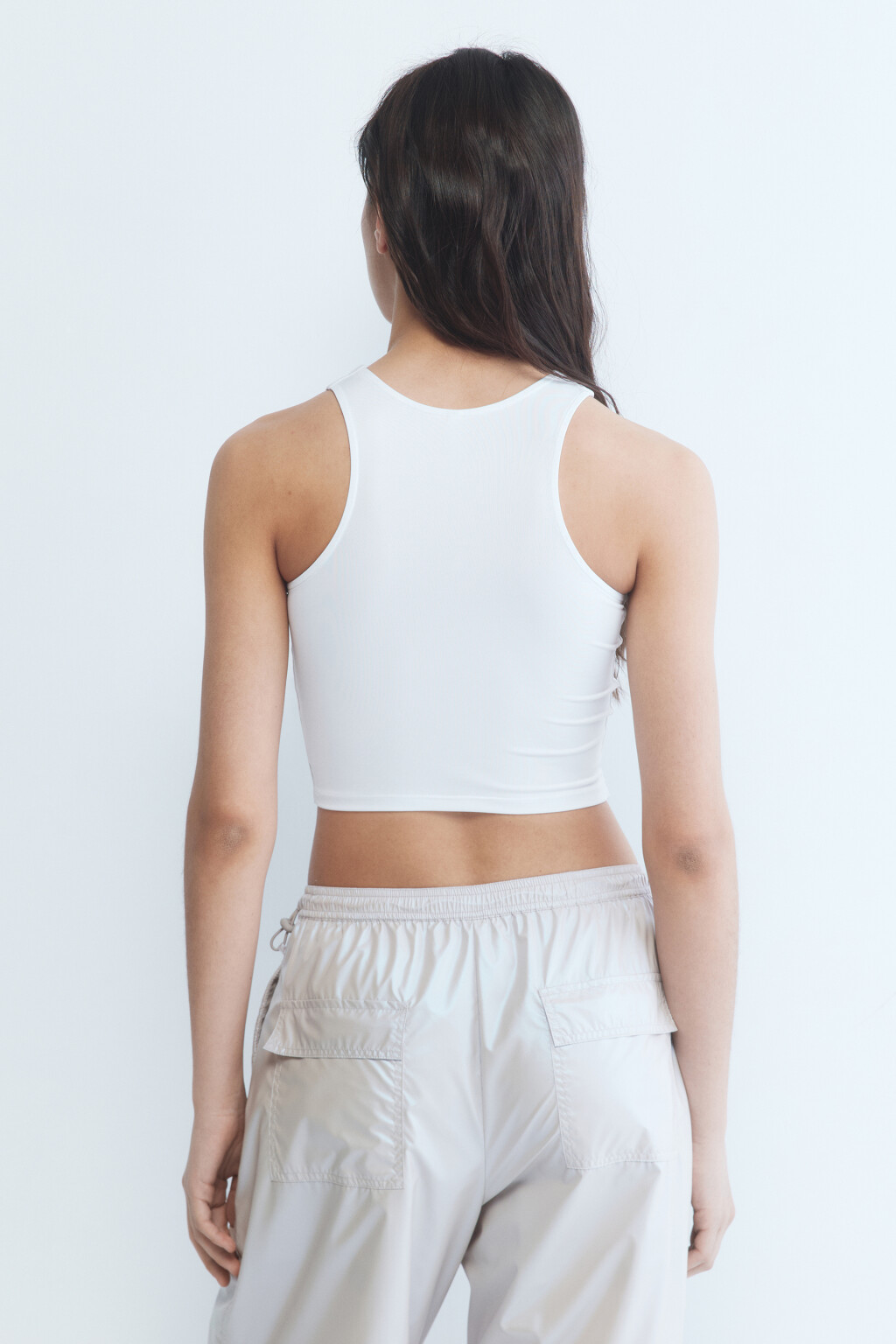 Майка укороченная с подкладкой на груди - цвет белый - 4