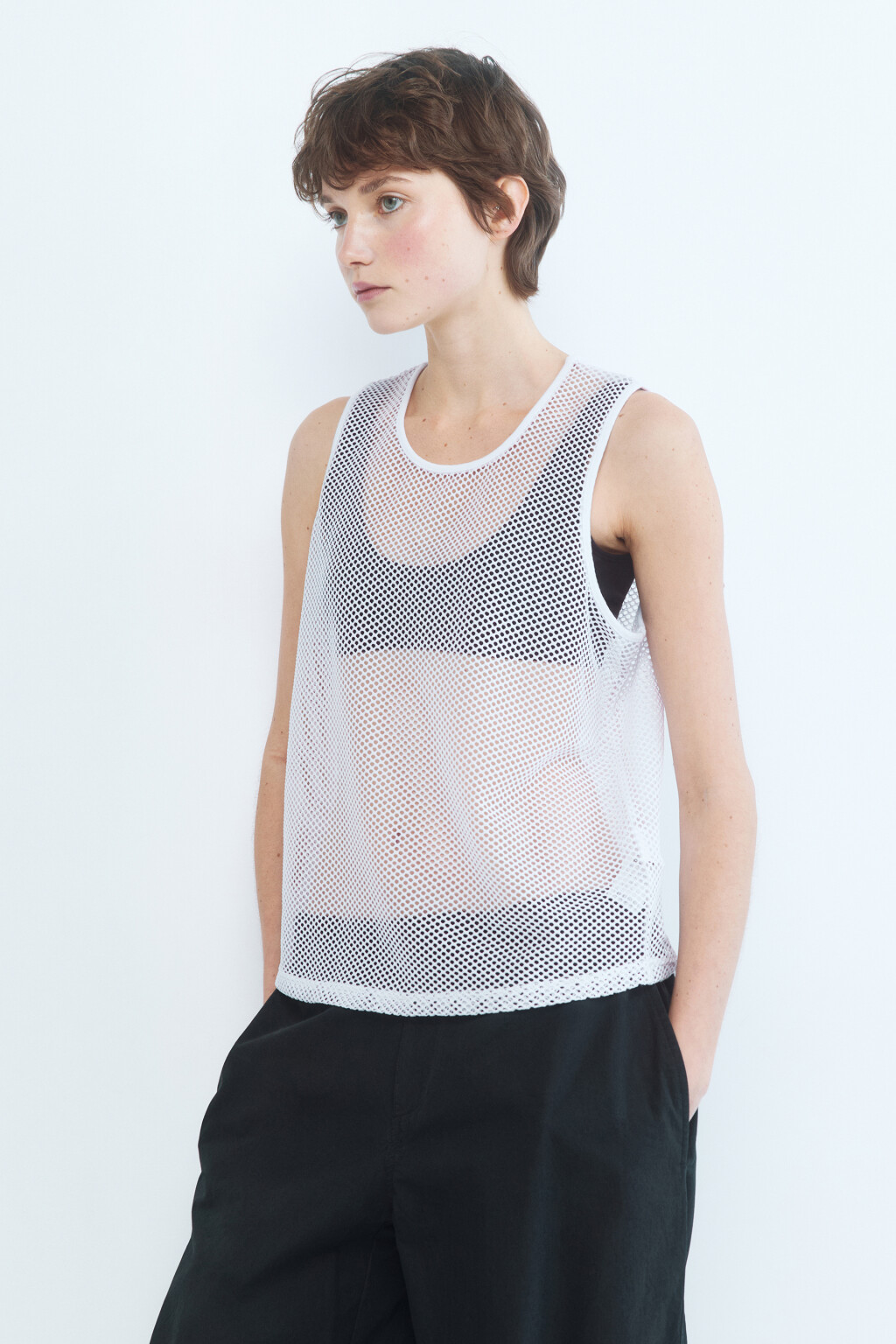 Майка свободная из сетки - цвет белый - 3