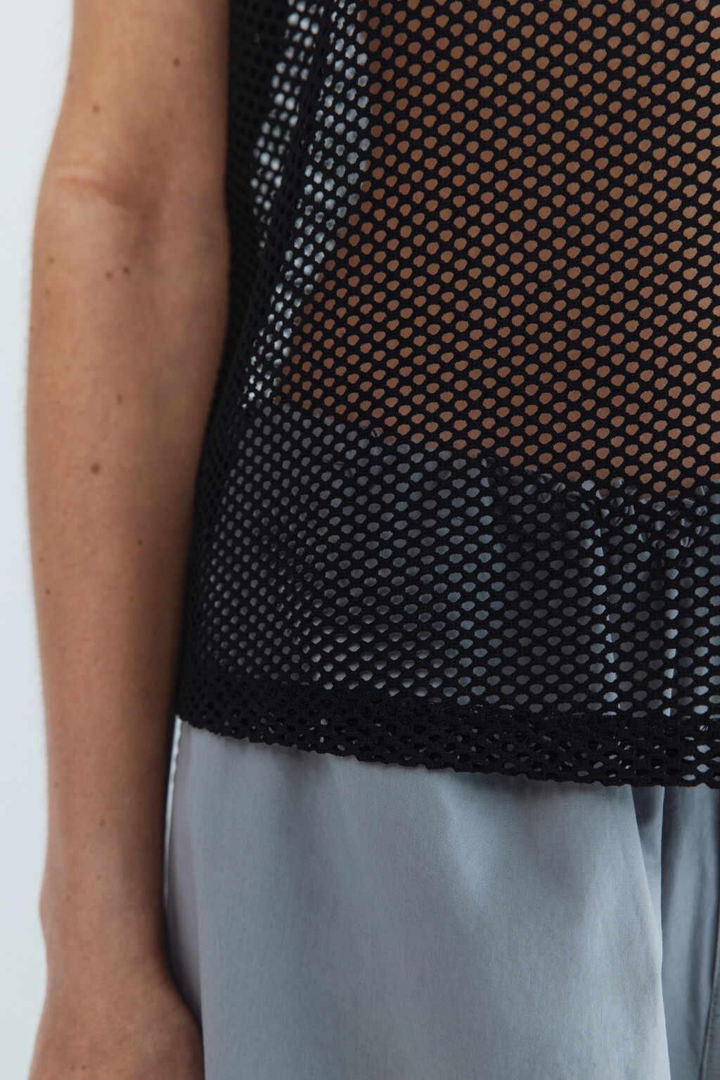 Майка свободная из сетки - цвет черный - 7