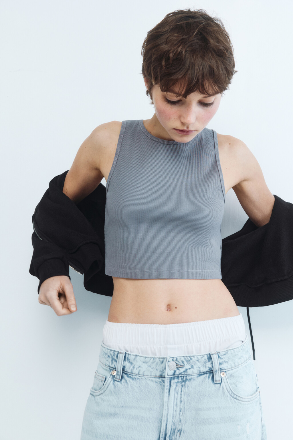 Майка-топ укороченная в рубчик - цвет серый - 1