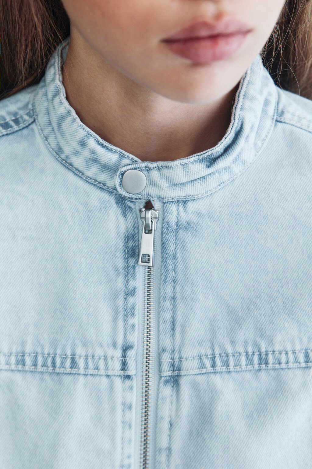 Куртка джинсовая укороченная на молнии - цвет голубой - 6