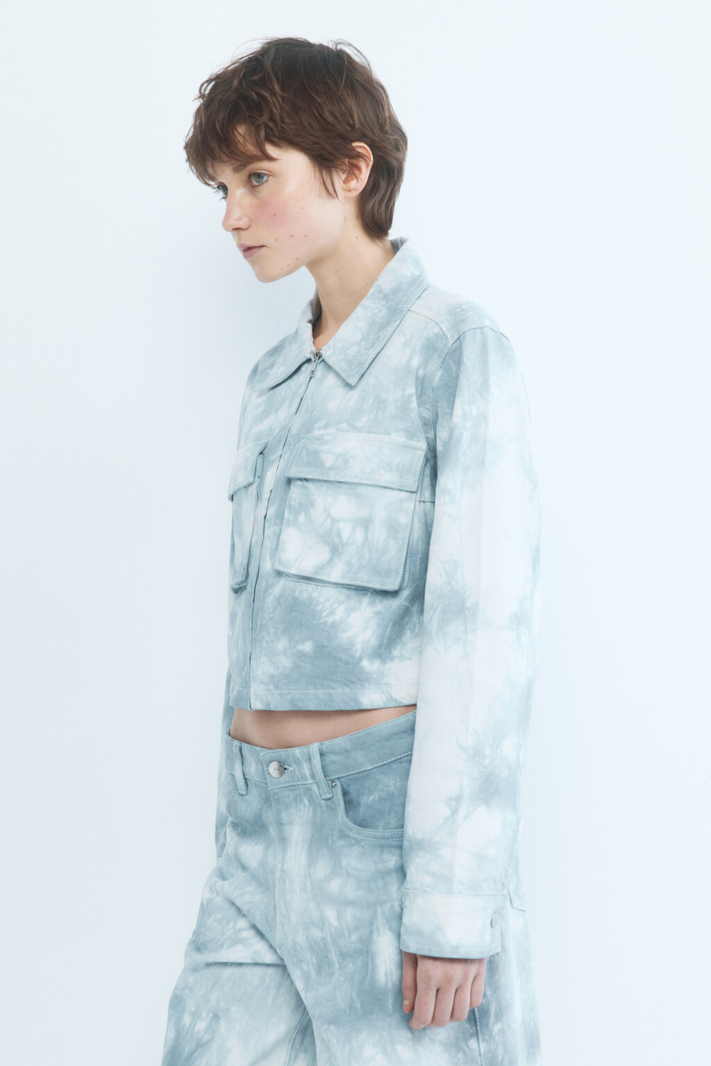 Куртка-джинсовка укороченная с принтом тай-дай - цвет голубой - 3