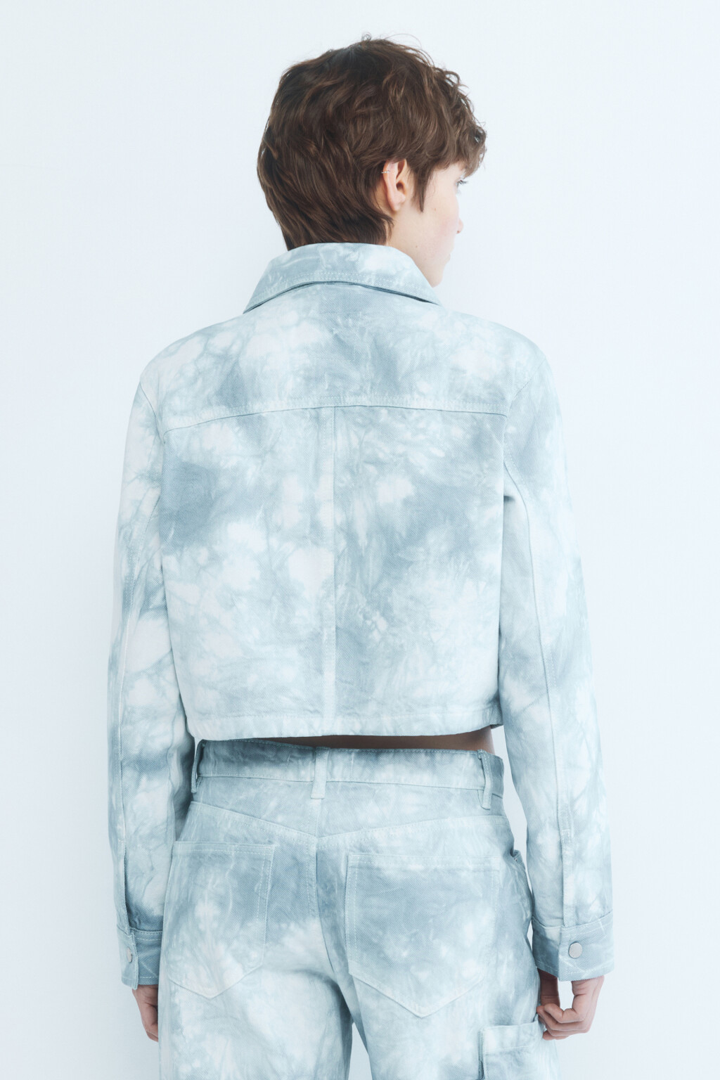 Куртка-джинсовка укороченная с принтом тай-дай - цвет голубой - 4