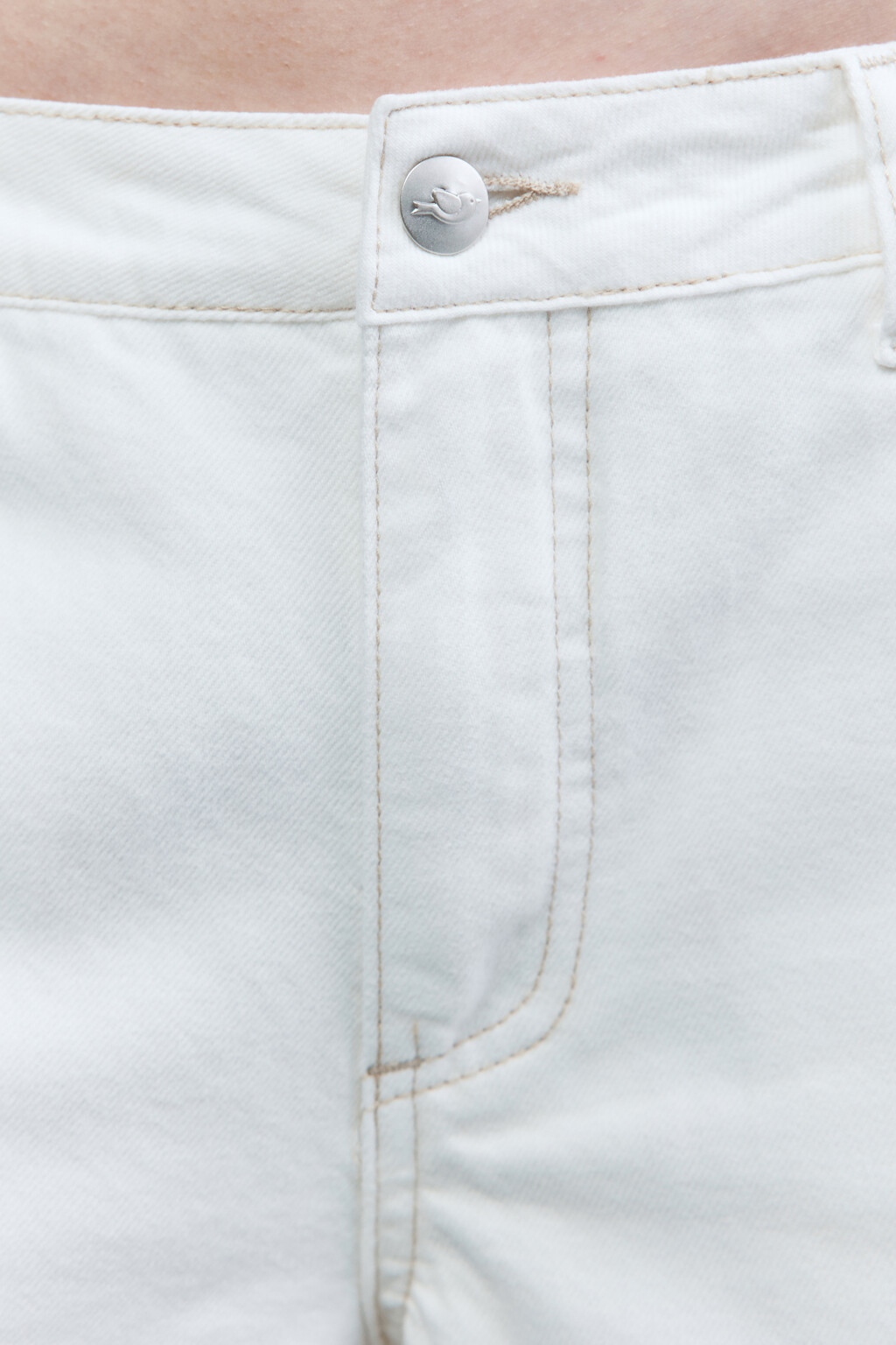 Джинсы широкие с декоративной петлей - цвет белый - 7