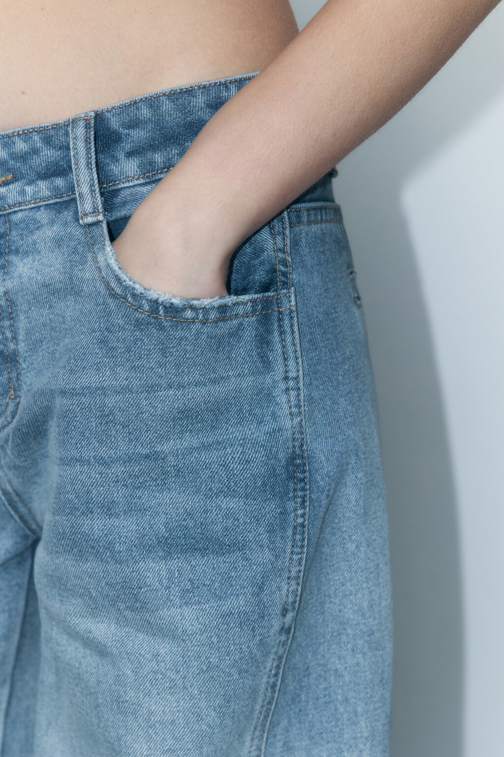 Джинсы широкие с декоративными швами - цвет голубой - 7