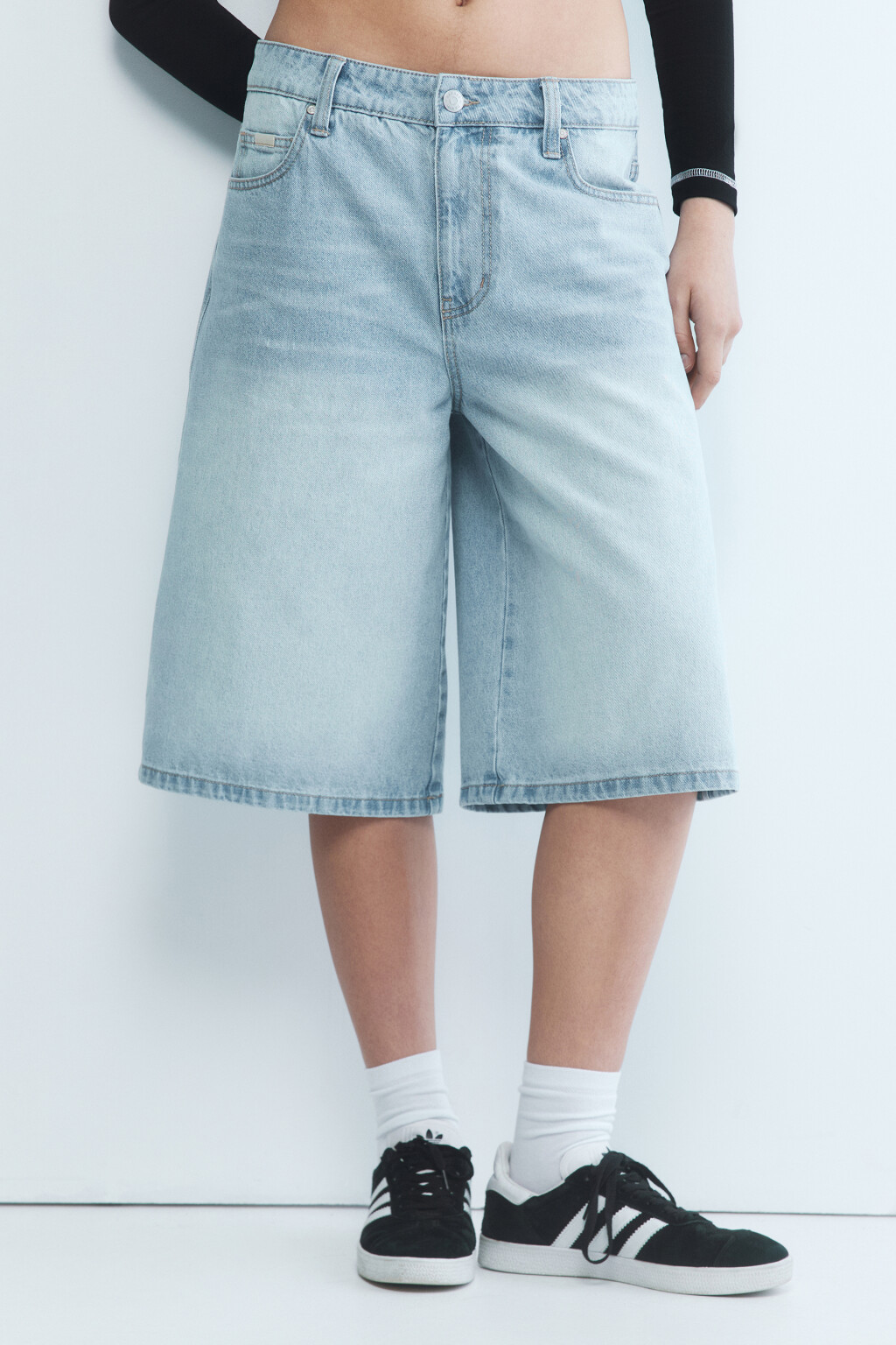 Шорты-бермуды джинсовые с низкой посадкой - цвет голубой - 1