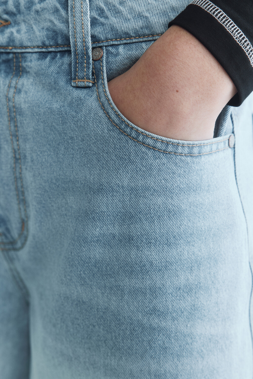 Шорты-бермуды джинсовые с низкой посадкой - цвет голубой - 7