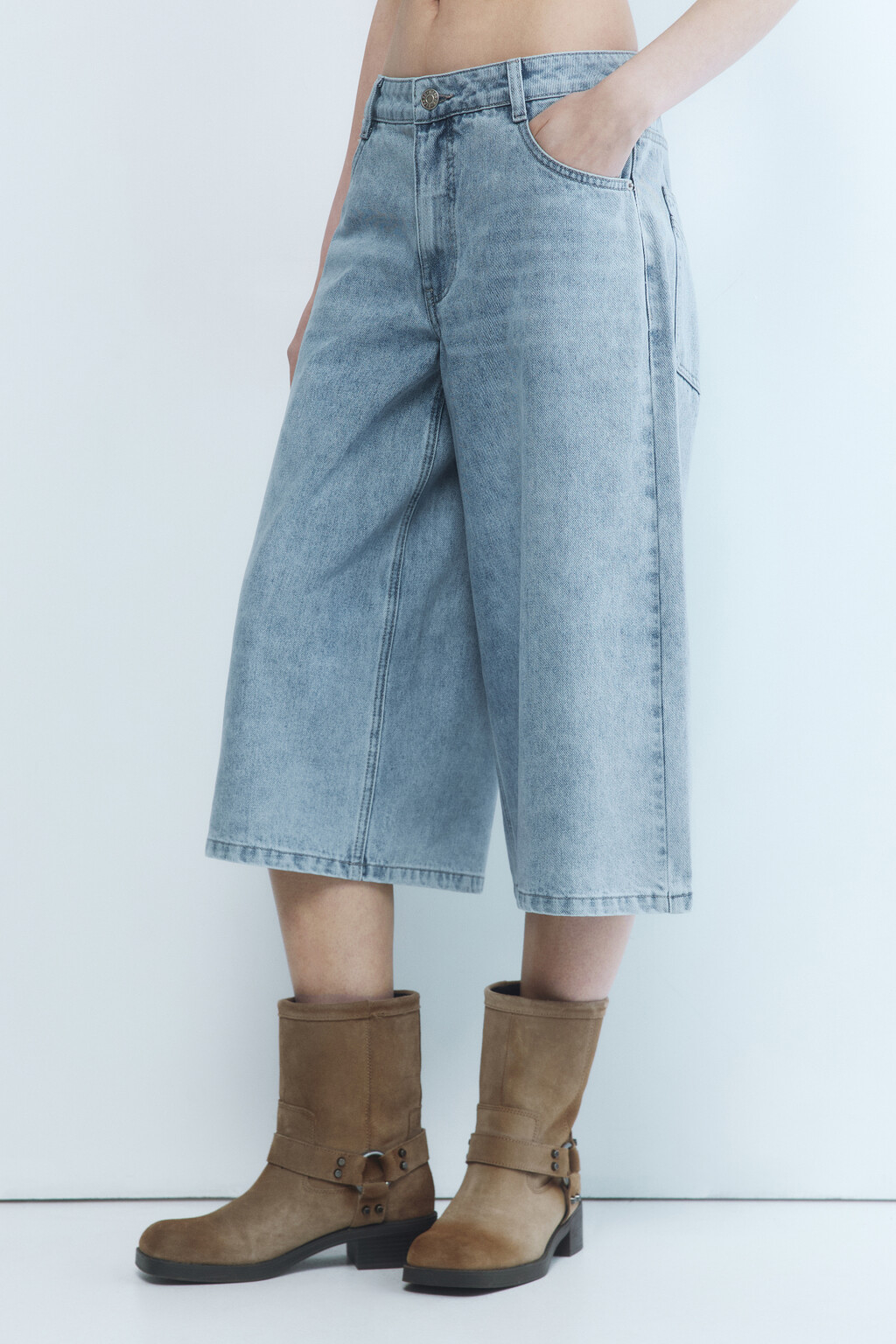 Шорты-бермуды джинсовые с низкой посадкой - цвет голубой - 4