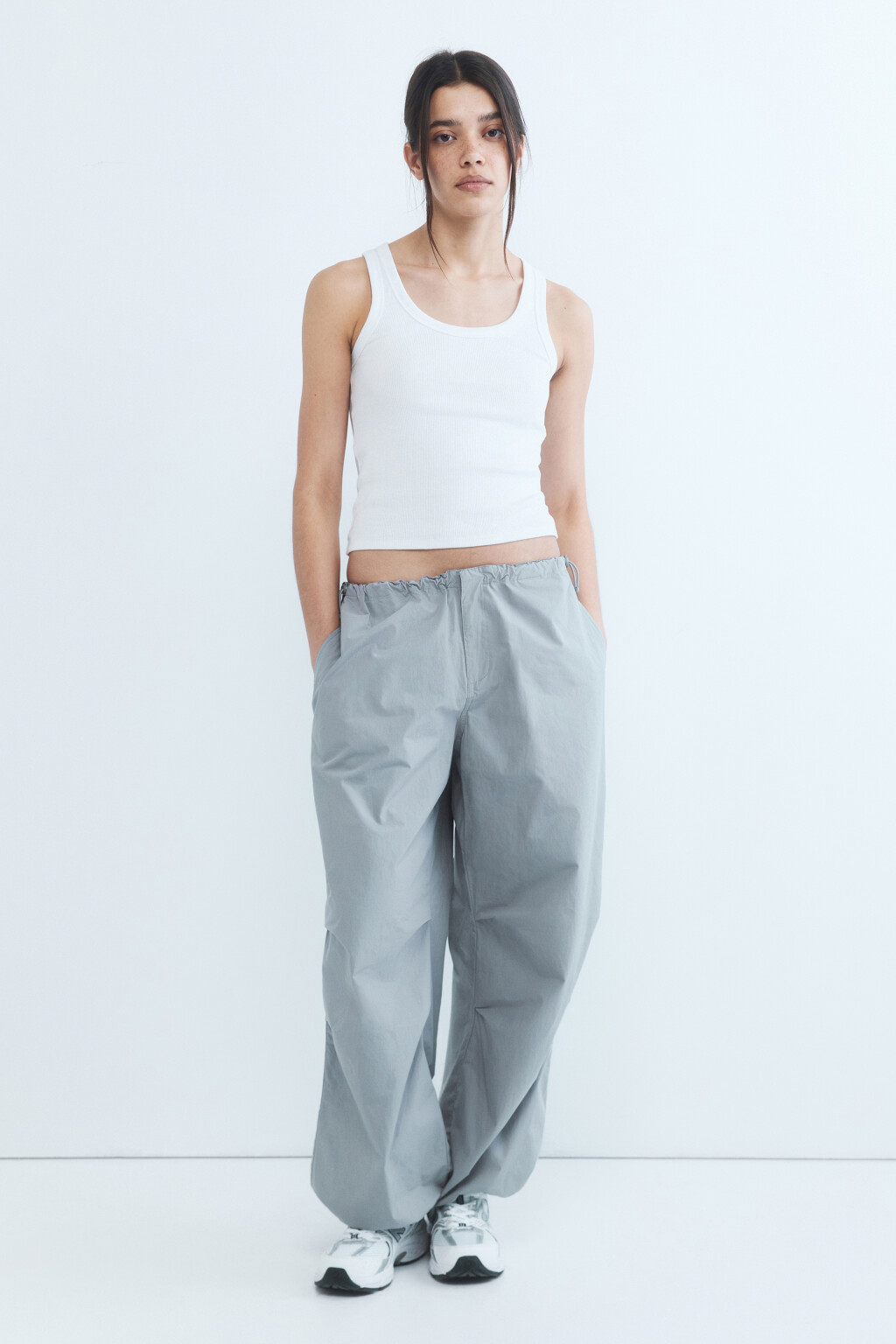 Брюки-парашюты с низкой посадкой - цвет серый - 5