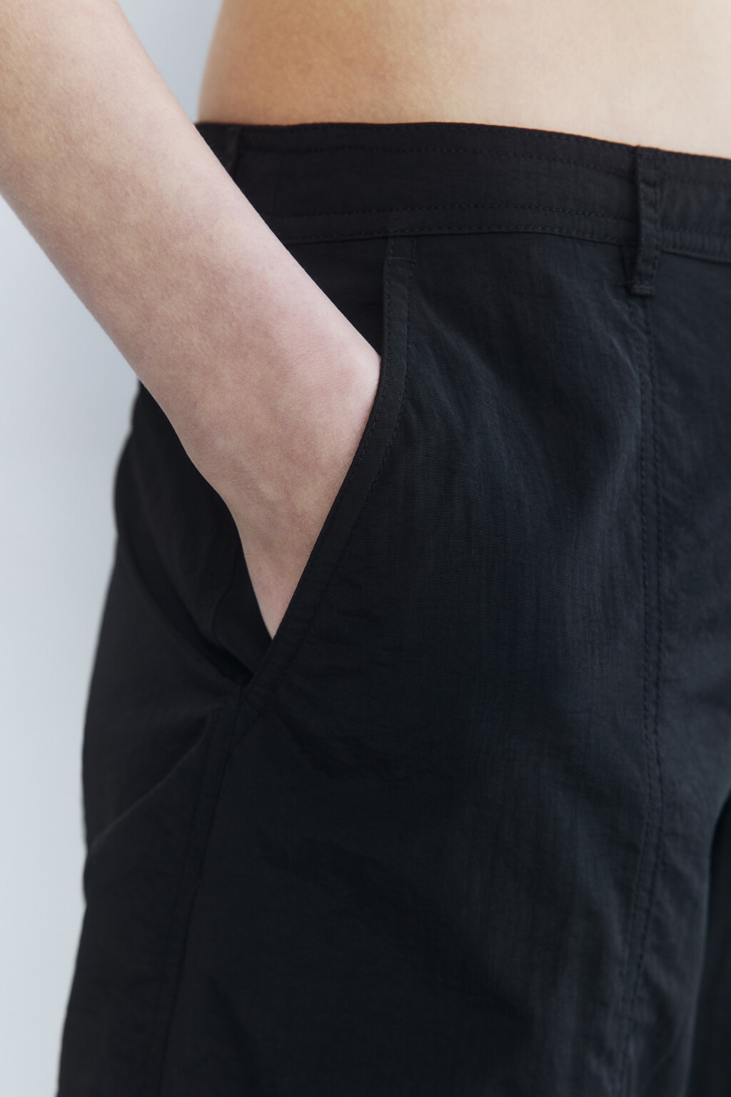 Брюки-капри широкие из нейлона - цвет черный - 8