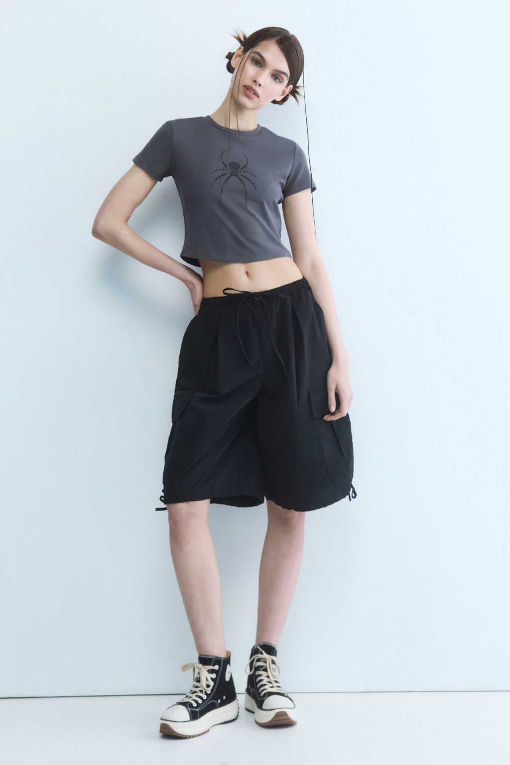 Шорты-бермуды широкие с карманами-карго - цвет черный - 5