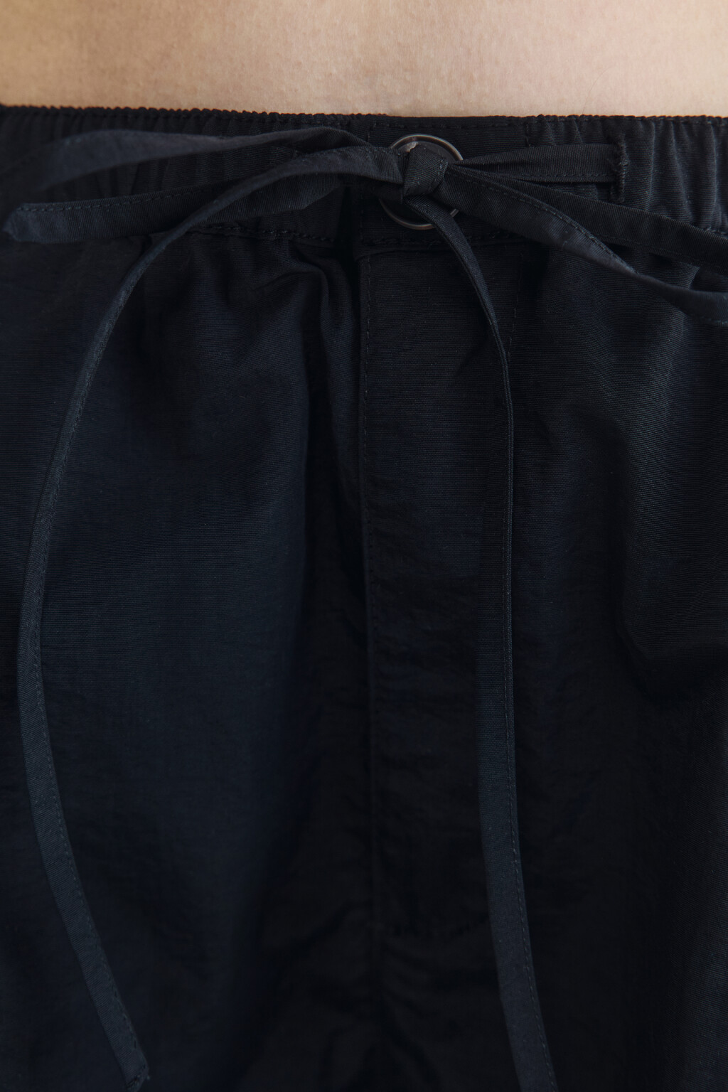 Шорты-бермуды широкие с карманами-карго - цвет черный - 6