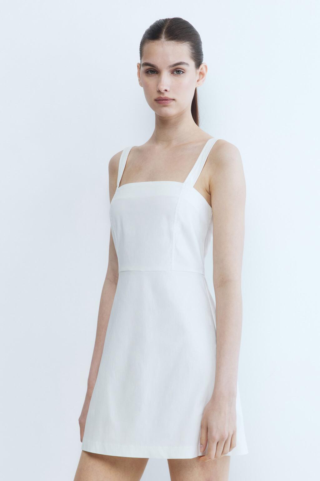 Сарафан мини приталенный на широких бретелях - цвет белый - 4