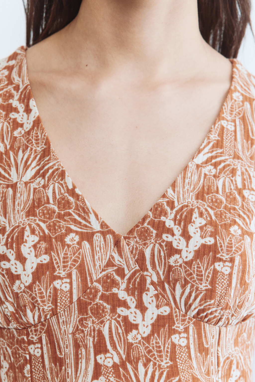 Платье мини с открытой спинкой и шнуровкой - цвет бежевый - 6