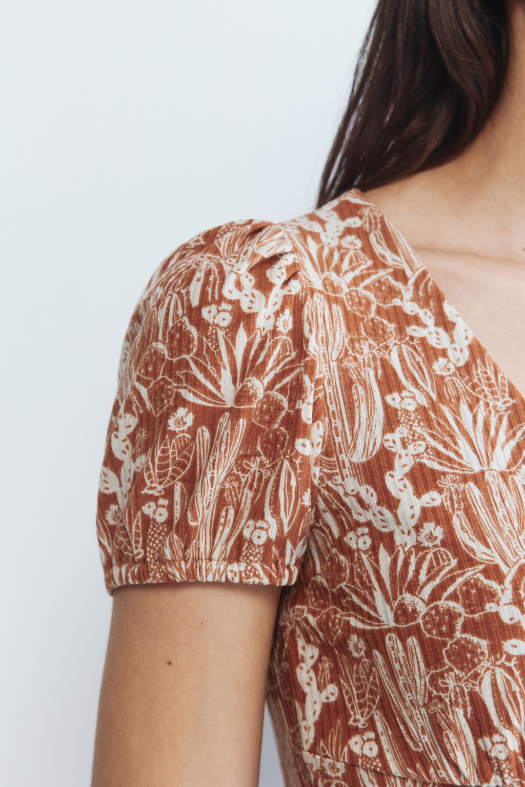 Платье мини с открытой спинкой и шнуровкой - цвет бежевый - 7