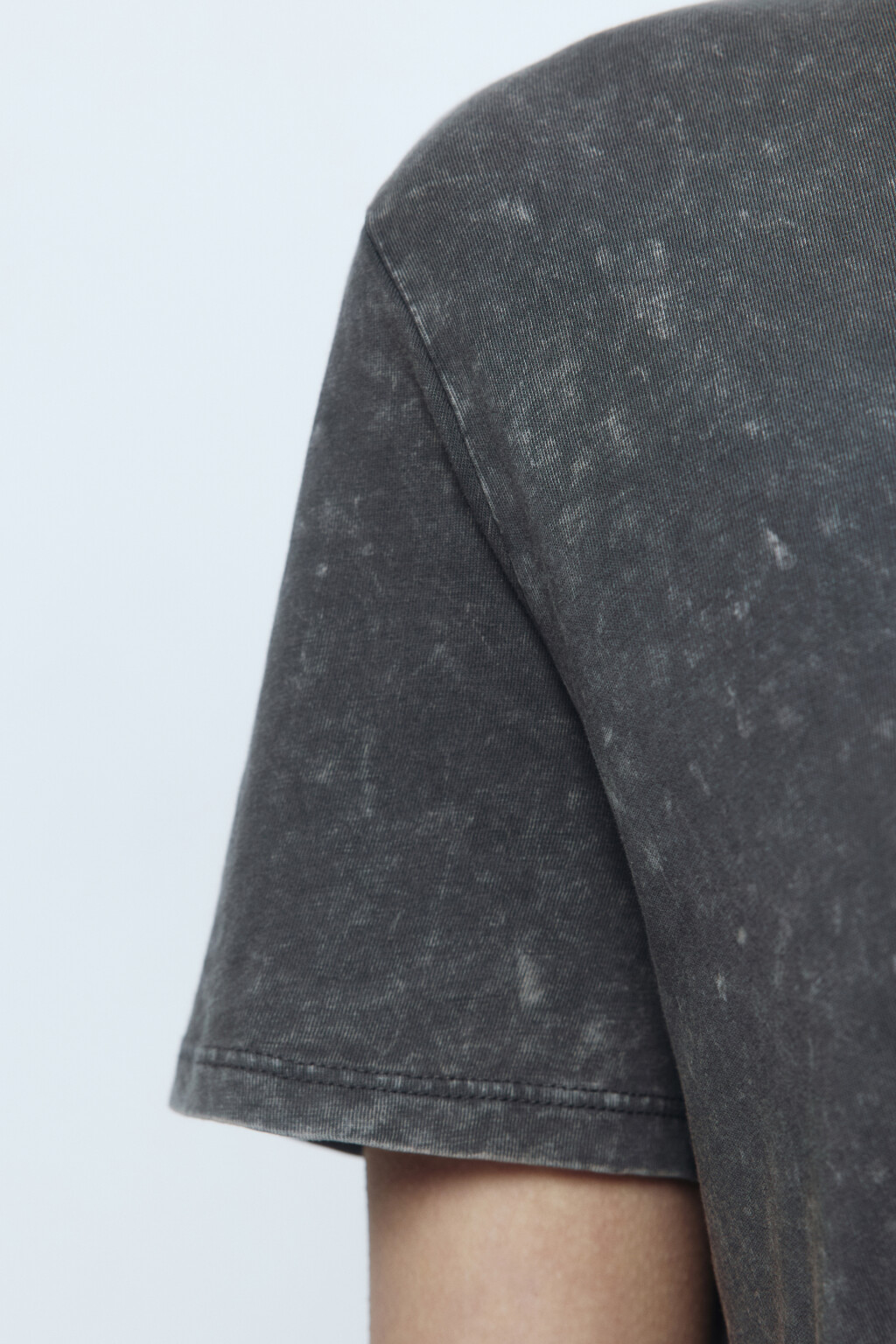 Платье-футболка мини хлопковое с ярусной юбкой - цвет серый - 7