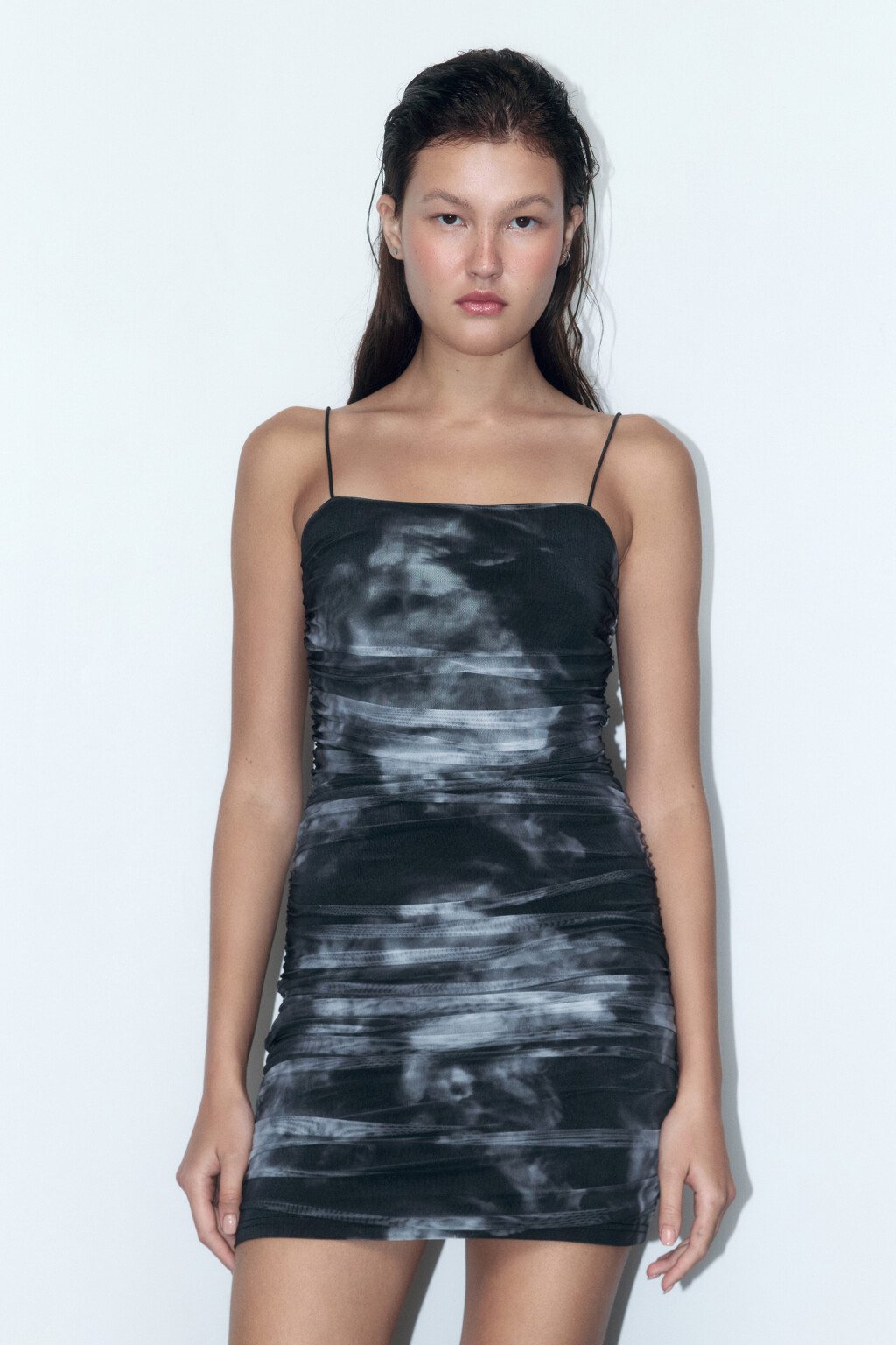 Платье-бандо облегающее из сетки - цвет серый - 3