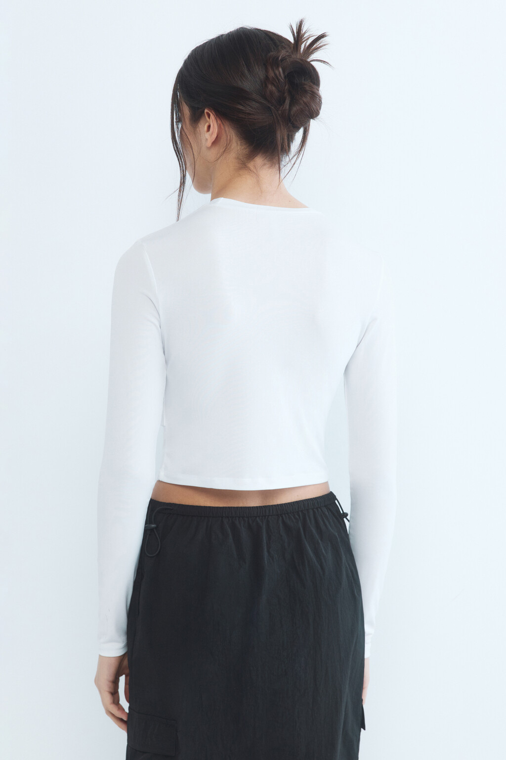Лонгслив укороченный с кулиской - цвет белый - 4