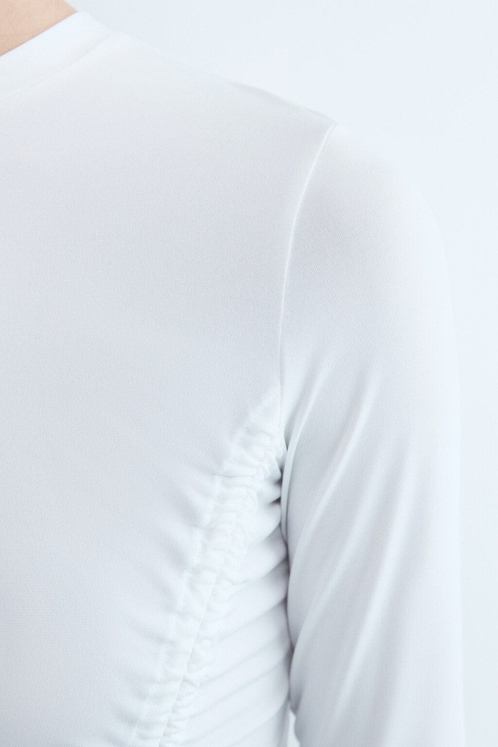 Лонгслив укороченный с кулиской - цвет белый - 6