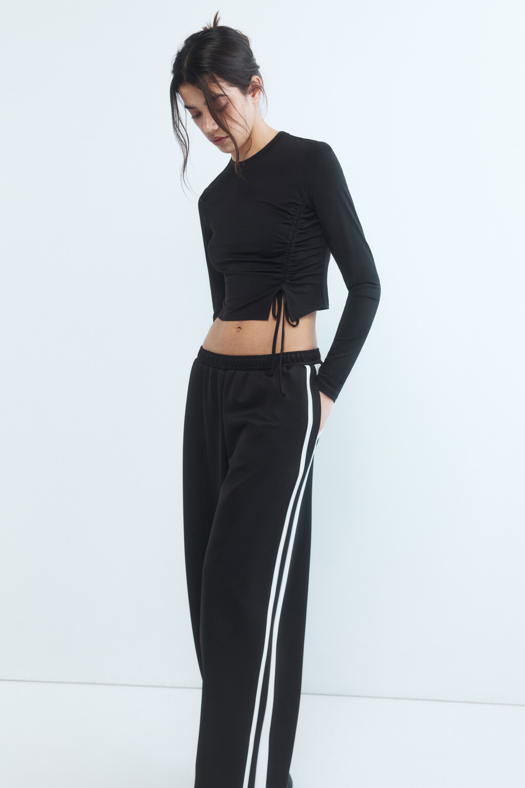 Лонгслив укороченный с кулиской - цвет черный - 1