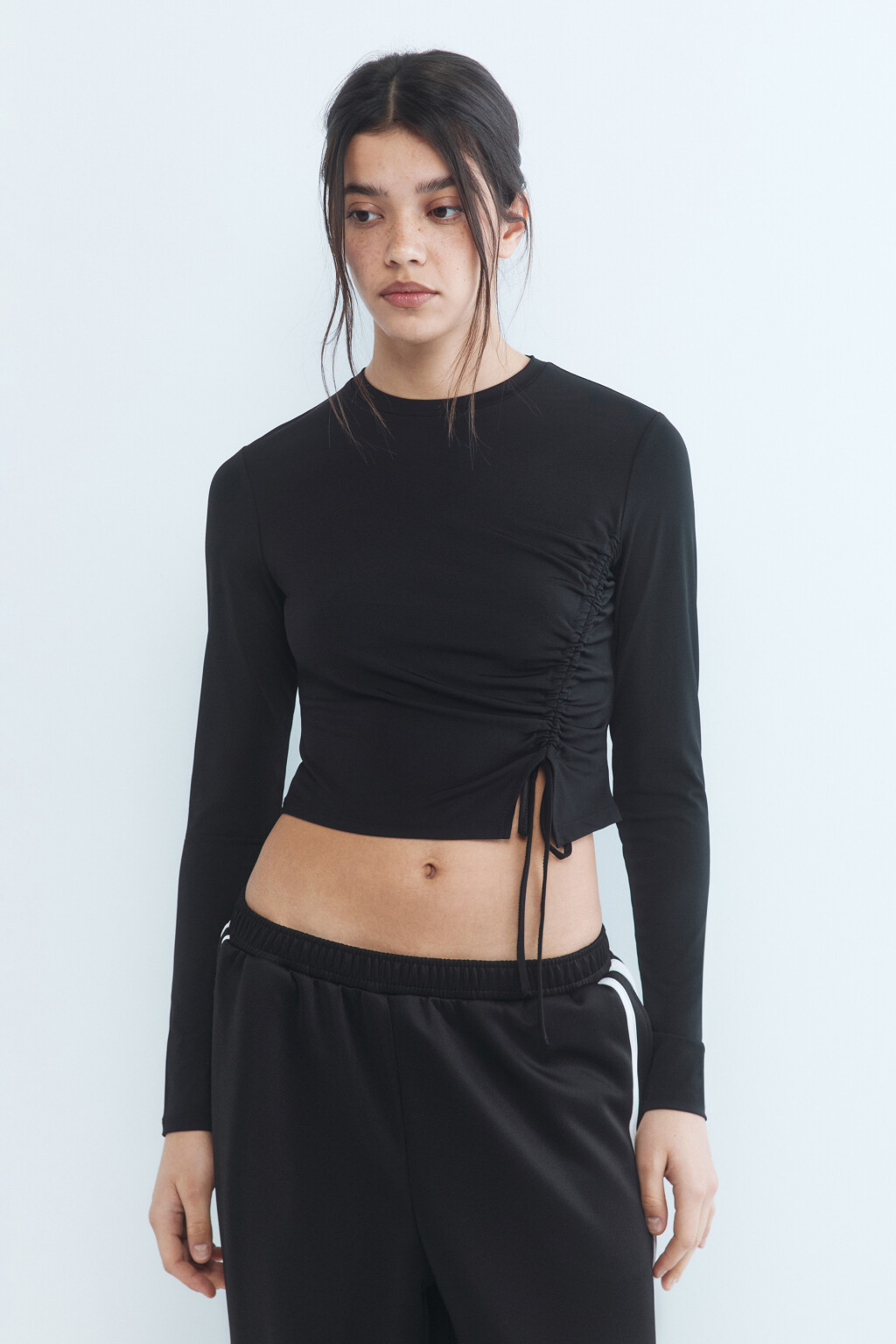 Лонгслив укороченный с кулиской - цвет черный - 2