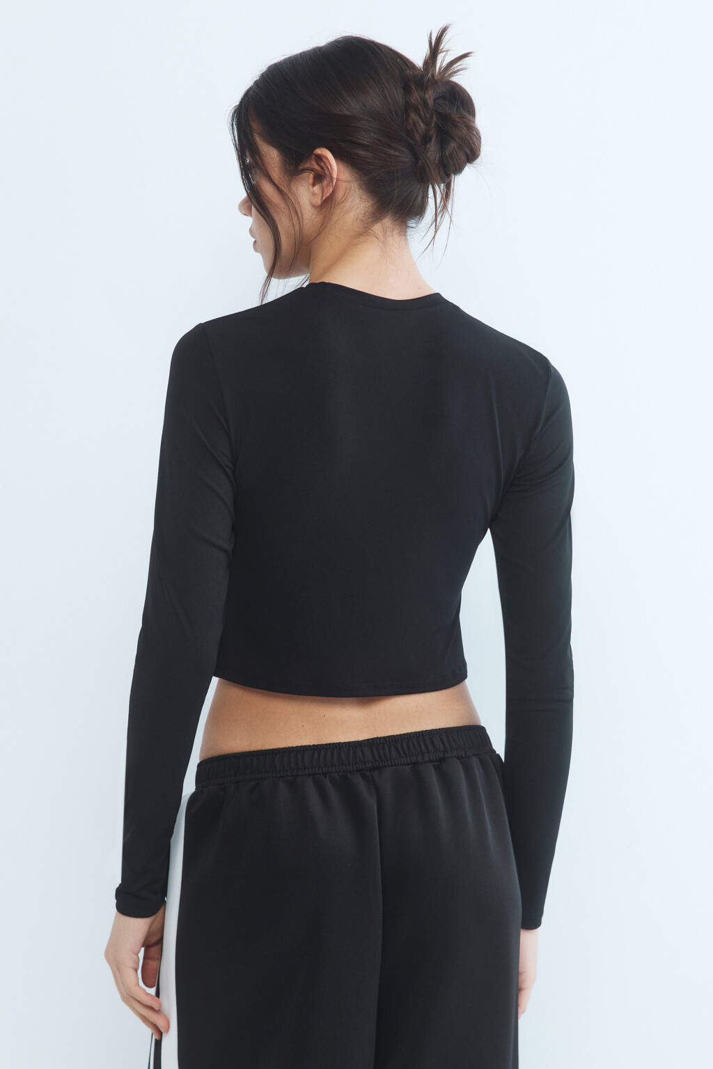Лонгслив укороченный с кулиской - цвет черный - 4