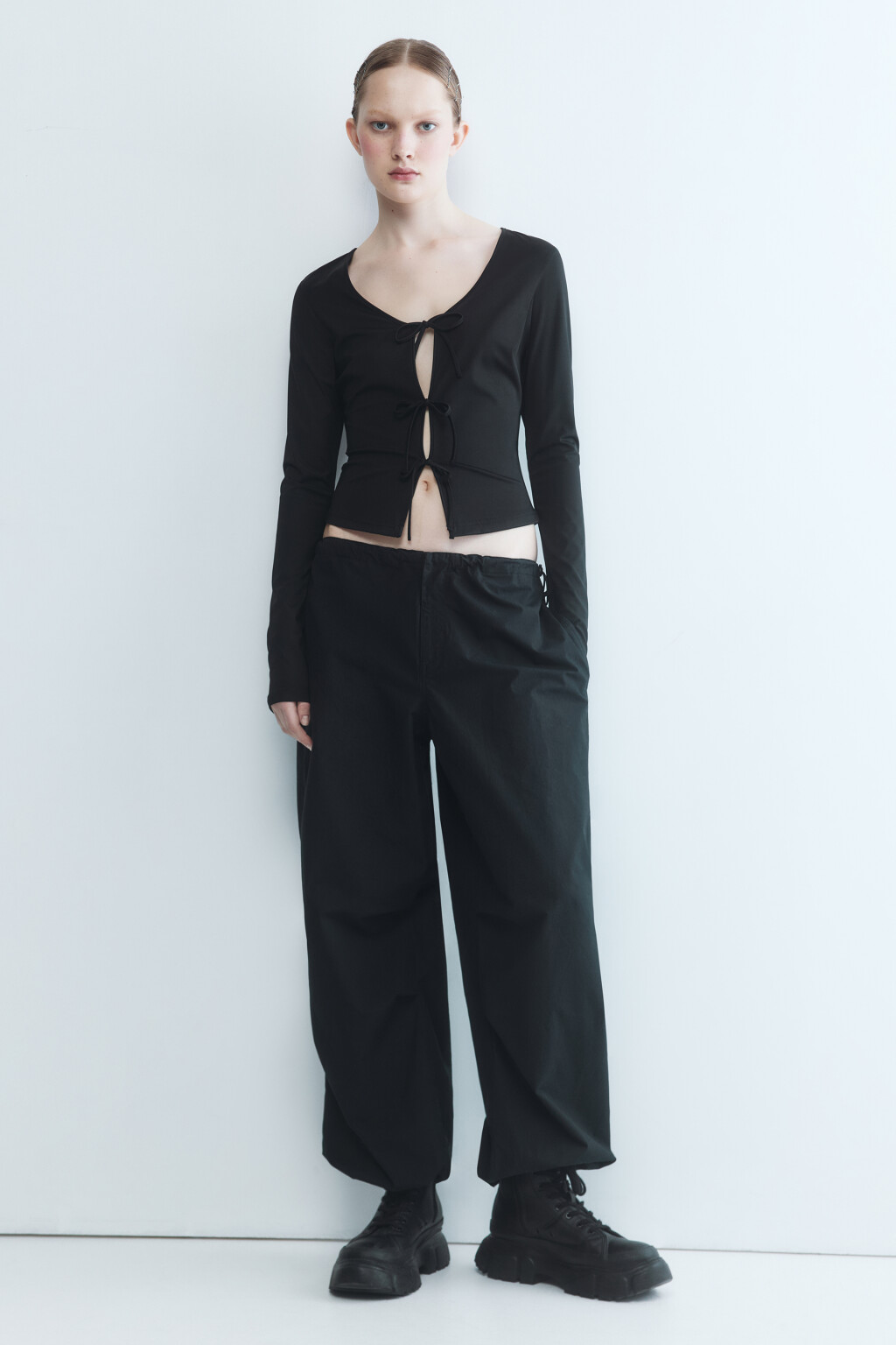 Блузка-топ со шнуровкой - цвет черный - 1